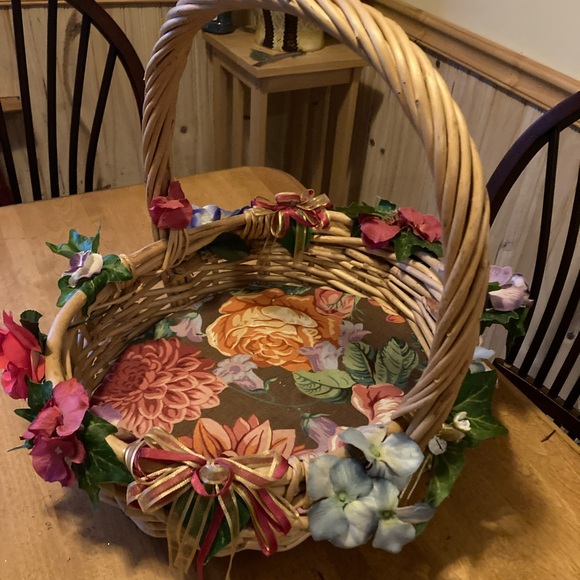 Source Unknown Other - Wicker basket decorated with flowers and bows